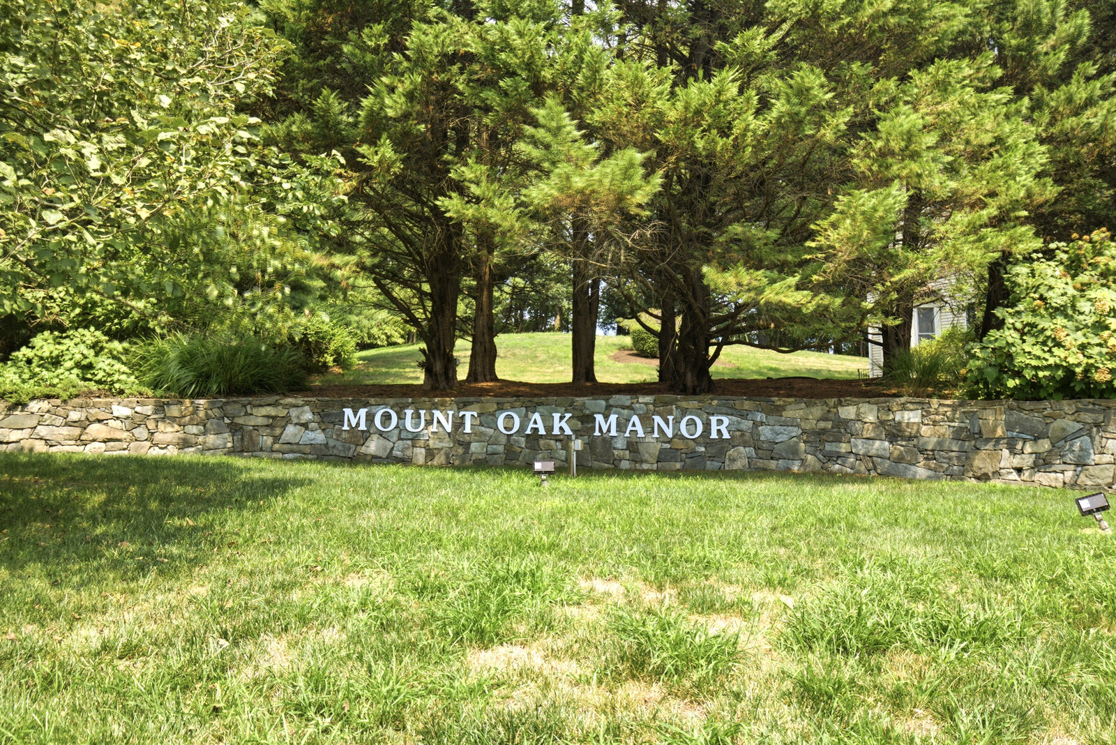 Mount Oak Manor stone entrance monument in Bowie, Maryland